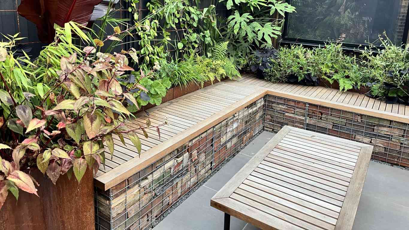 FuchsiaGreenLtd_Urban_Garden_Design_Whistable_CT5_Gabion_Bench_Bricks